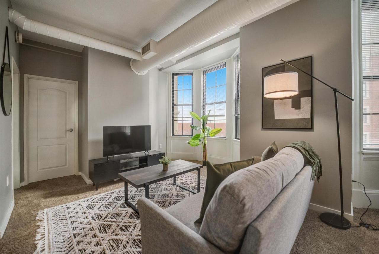 Апартаменты Frontdesk Osborn Apts Downtown Кливленд Номер фото
